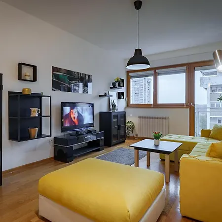 Yellow Lux Apartment Belgrade